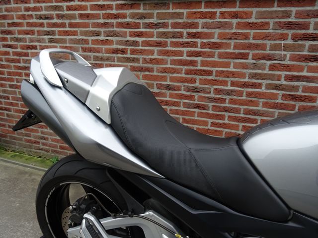 suzuki - gsr-600