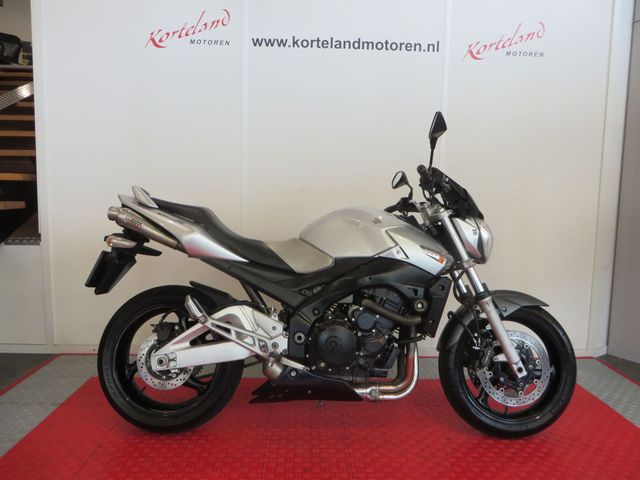 suzuki - gsr-600