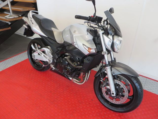 suzuki - gsr-600