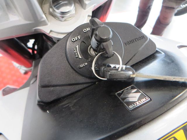 suzuki - gsr-600
