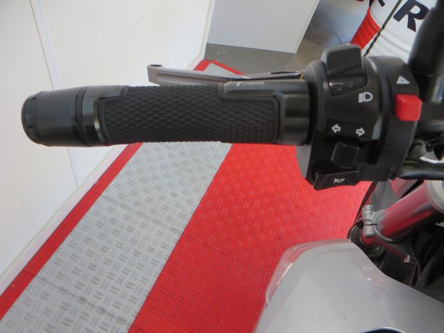 suzuki - gsr-600