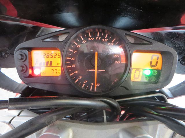 suzuki - gsr-600