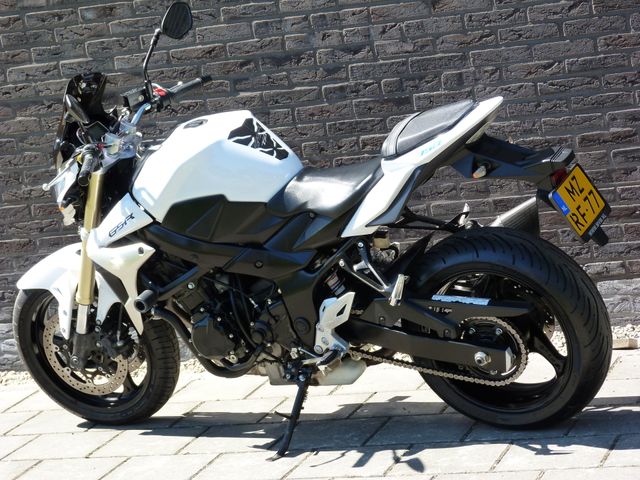 suzuki - gsr-750