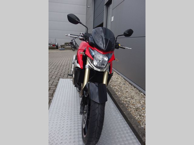 suzuki - gsr-750