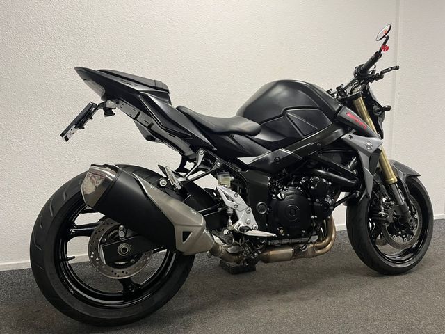 suzuki - gsr-750