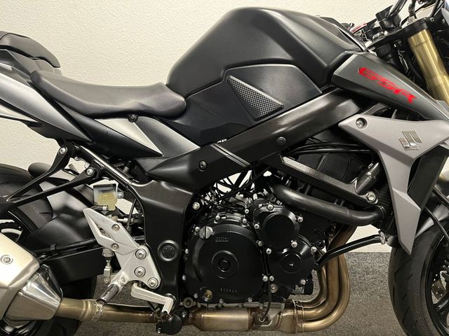 suzuki - gsr-750