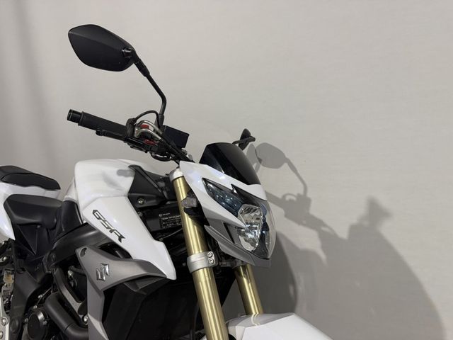 suzuki - gsr-750