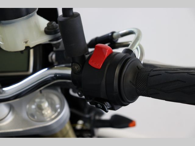 suzuki - gsr-750