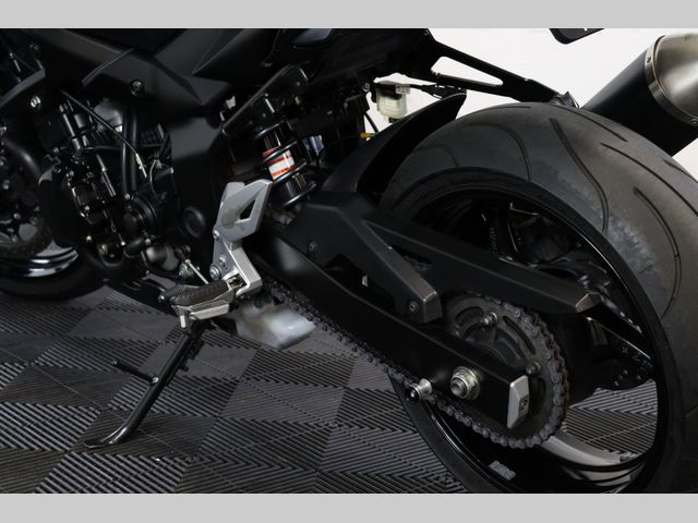suzuki - gsr-750