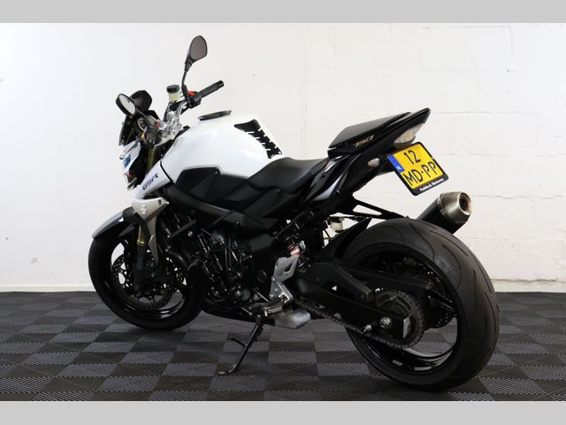 suzuki - gsr-750