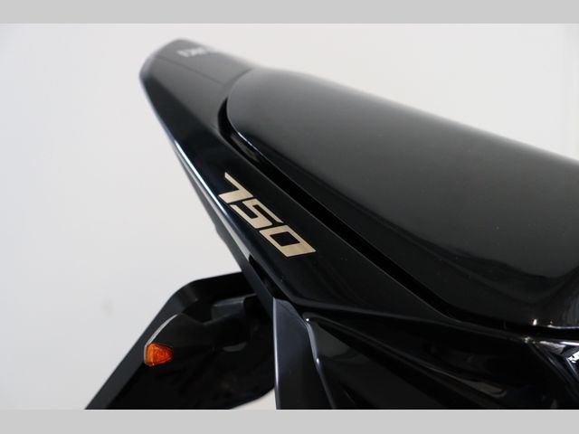 suzuki - gsr-750