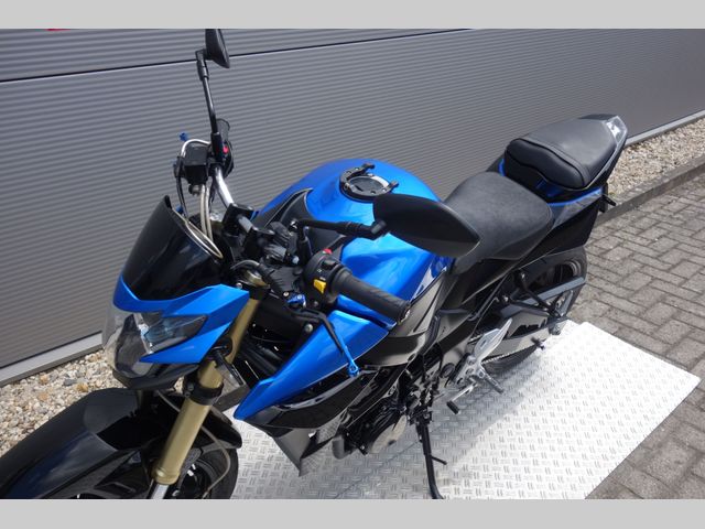 suzuki - gsr-750