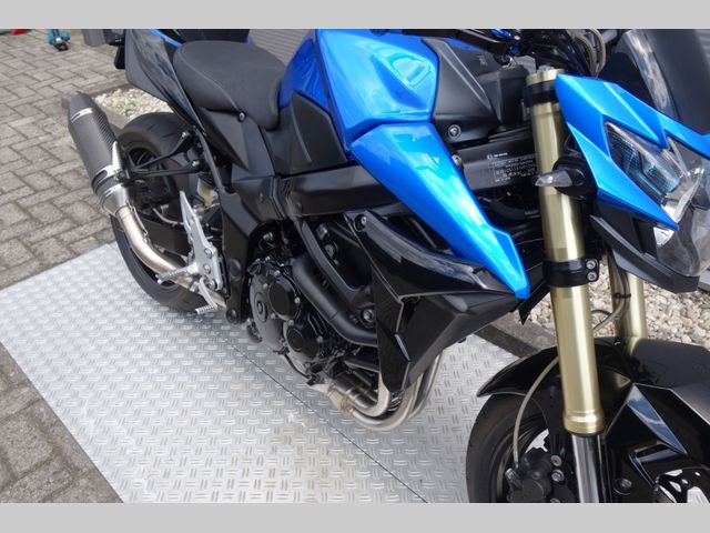 suzuki - gsr-750