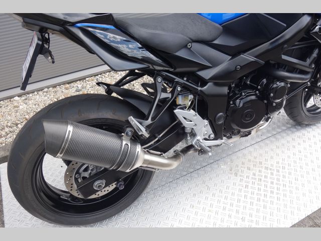 suzuki - gsr-750