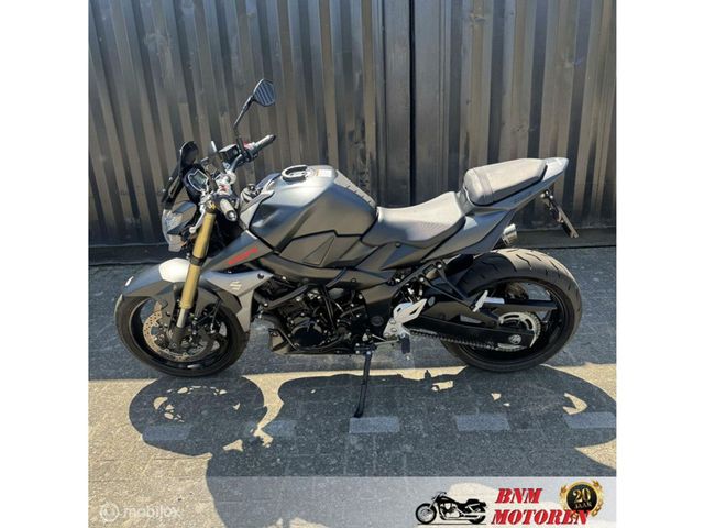 suzuki - gsr-750