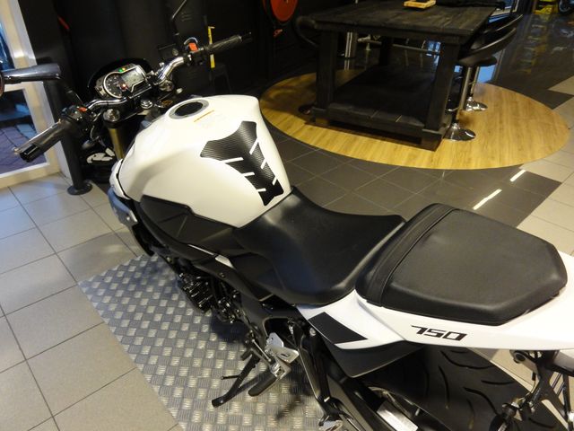 suzuki - gsr-750-a