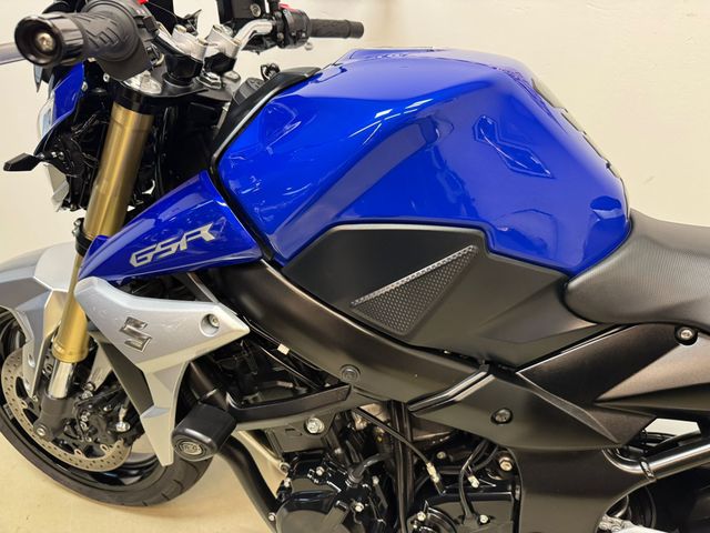 suzuki - gsr-750-a