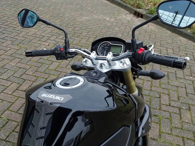 suzuki - gsr-750-a