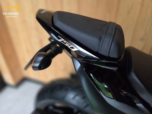 suzuki - gsr-750-a