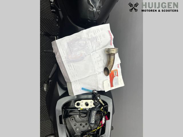suzuki - gsr-750-a