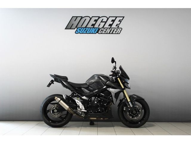 suzuki - gsr-750-a-street-extreme