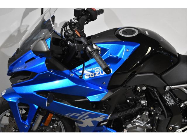 suzuki - gsx-8r