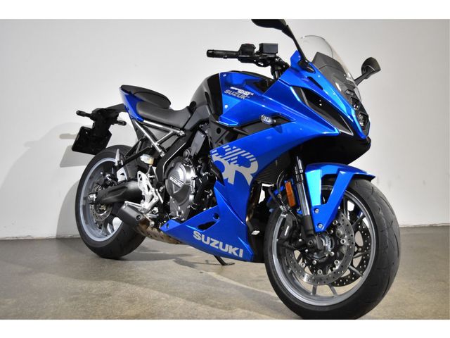 suzuki - gsx-8r