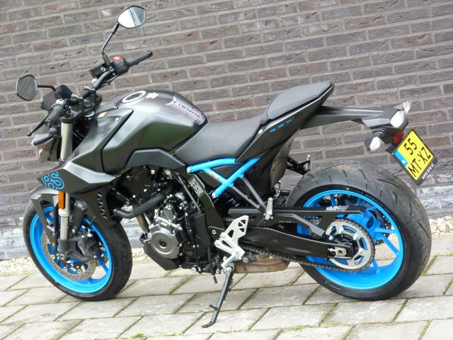 suzuki - gsx-8s