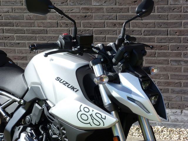 suzuki - gsx-8s