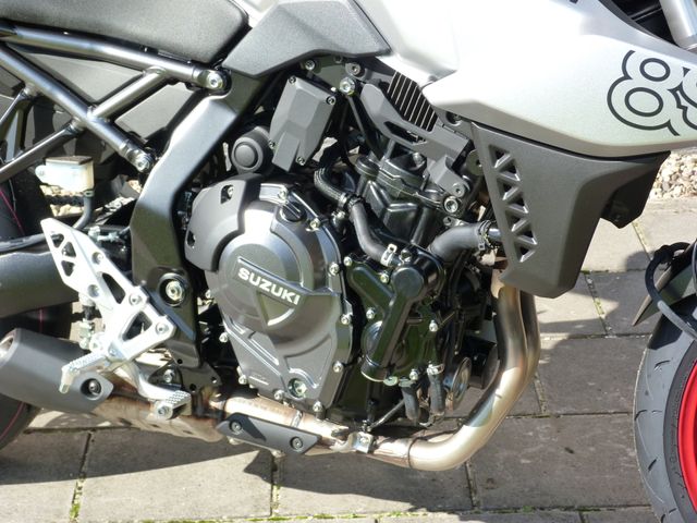 suzuki - gsx-8s