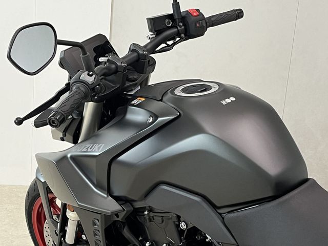 suzuki - gsx-8s