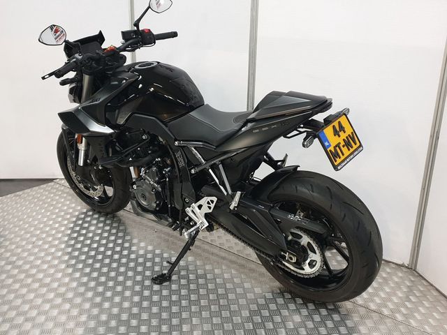 suzuki - gsx-8s