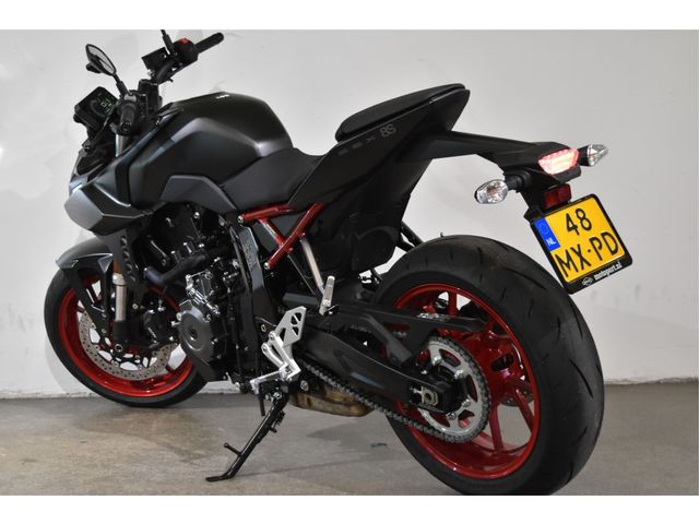 suzuki - gsx-8s