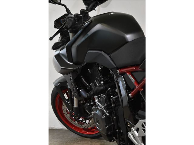 suzuki - gsx-8s