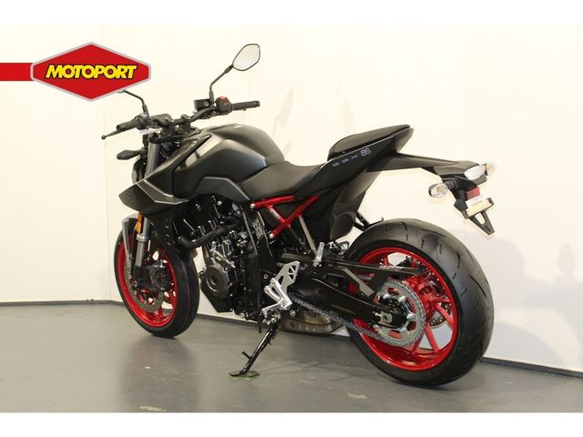 suzuki - gsx-8s