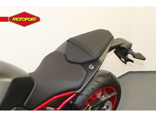 suzuki - gsx-8s