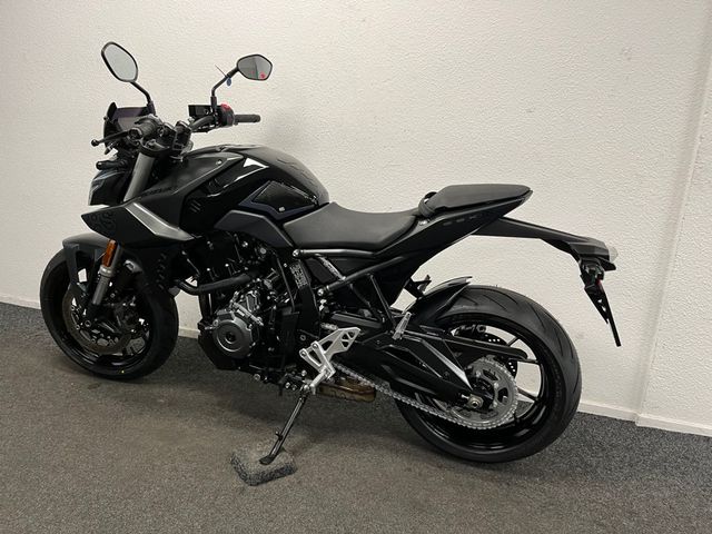 suzuki - gsx-8s