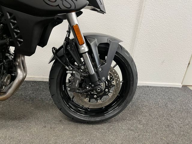 suzuki - gsx-8s