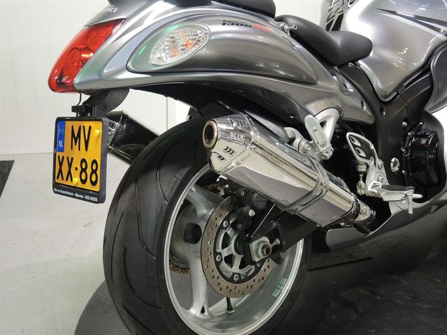 suzuki - gsx-r-1300-hayabusa