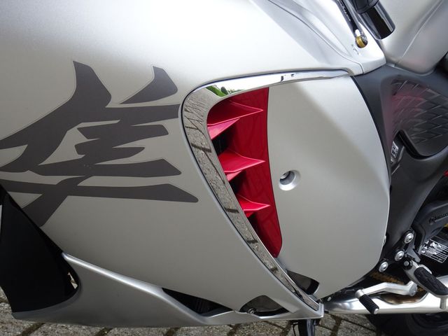 suzuki - gsx-r-1300-hayabusa