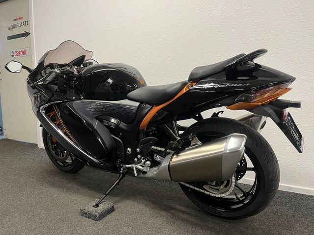 suzuki - gsx-r-1300-hayabusa