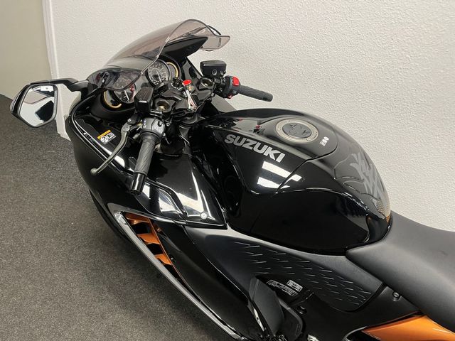 suzuki - gsx-r-1300-hayabusa