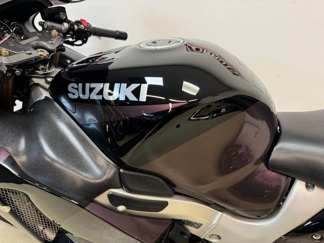 suzuki - gsx-r-1300-hayabusa