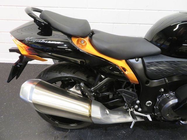 suzuki - gsx-r-1300-hayabusa