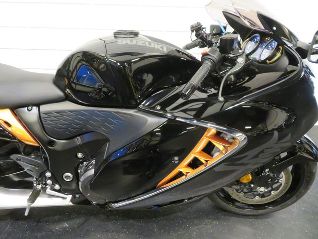 suzuki - gsx-r-1300-hayabusa