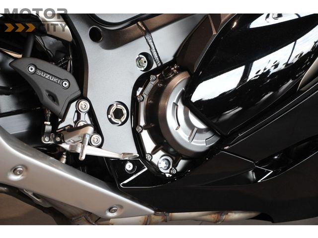 suzuki - gsx-r-1300-hayabusa