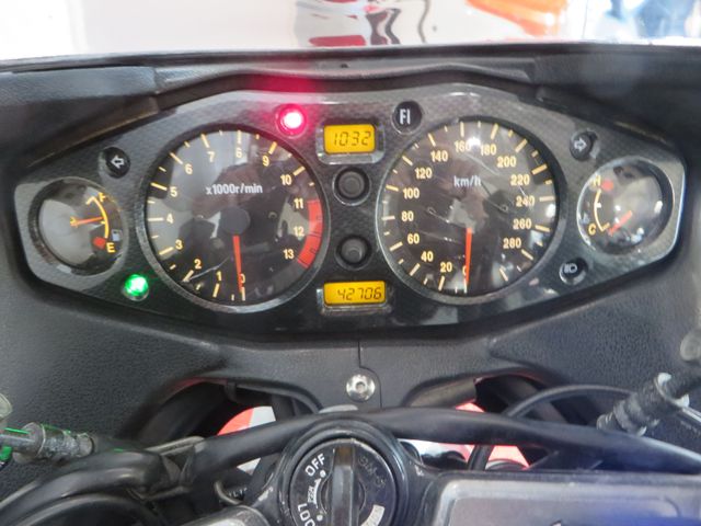 suzuki - gsx-r-1300-hayabusa