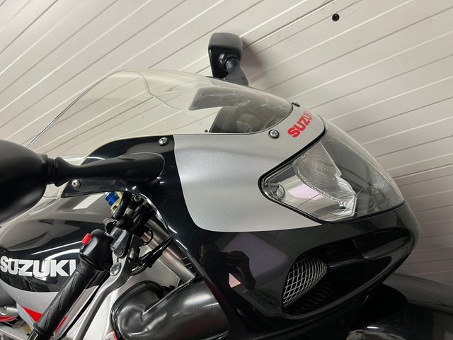 suzuki - gsx-r-750