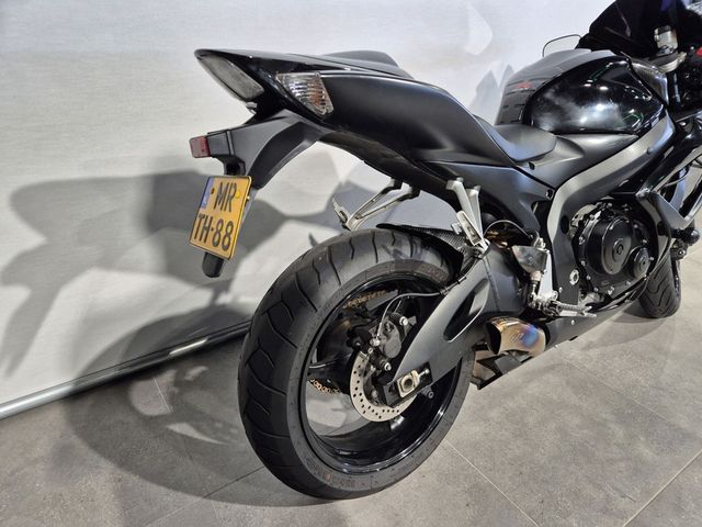 suzuki - gsx-r-750