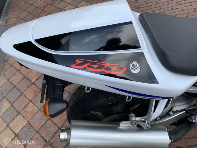 suzuki - gsx-r-750